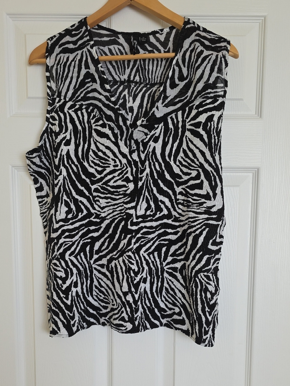 Milano Black and White Zebra-Print Sleeveless V-Neck Top